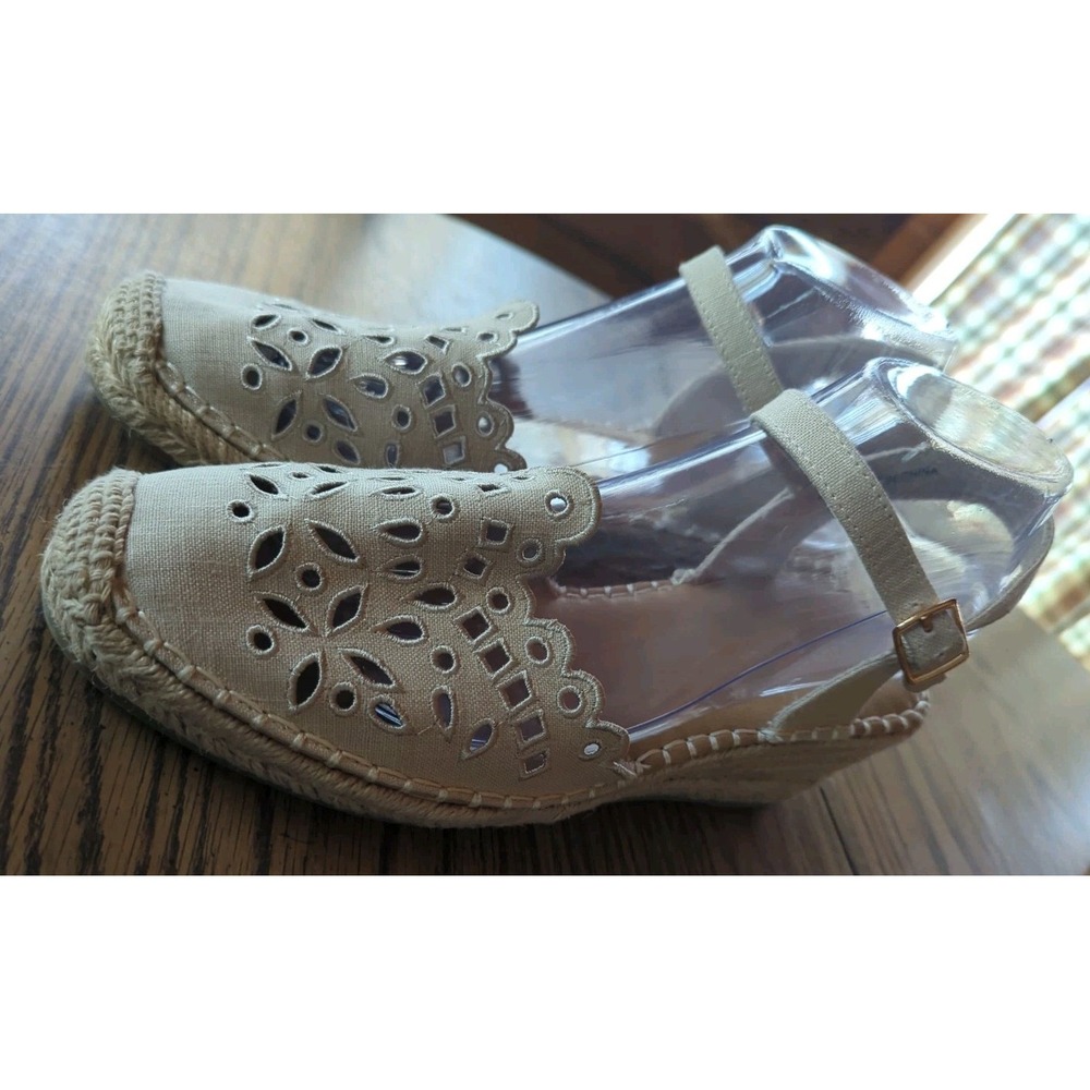 Tommy Bahama Daphne Wedge Espadrille Womens 8.5 Beige Eyelet Scalloped Strap